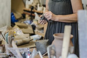 Warsztaty ceramiczne w Glinianej Zagrodzie w Czystej